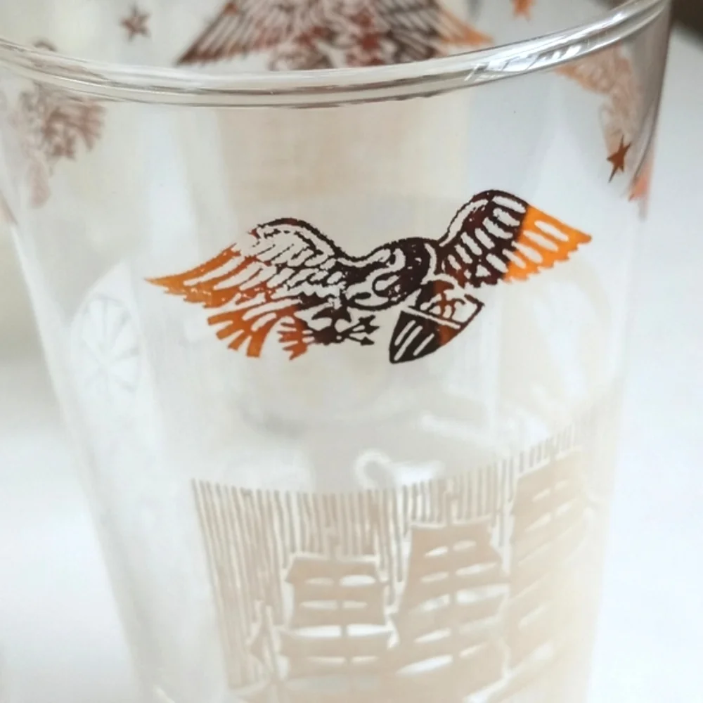 Set of 7 Mid Century-Modern Gold Eagle Colonial Vintage Drinking Glass Tumblers